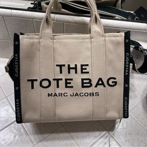Medium Tote bag